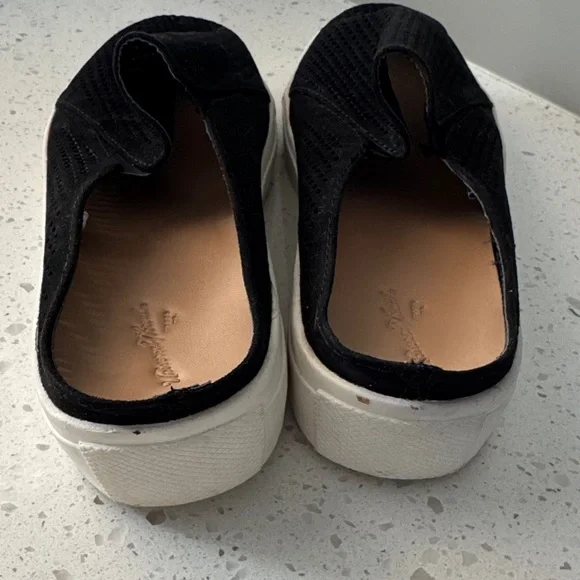 Universal Thread Black Mules women’s size 9.5 - Picture 3 of 7